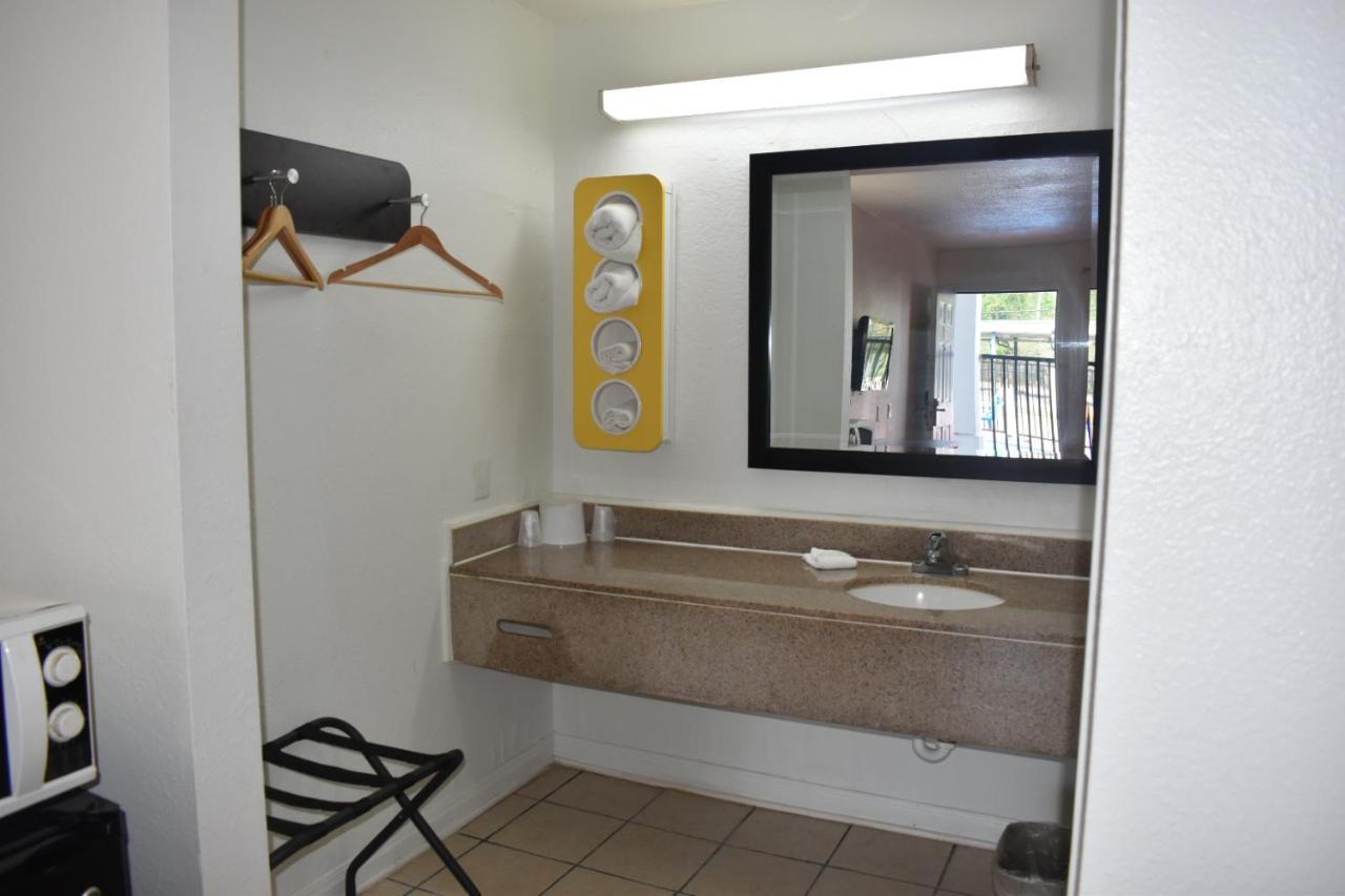 Motel 6 Lake Charles, La Екстер'єр фото